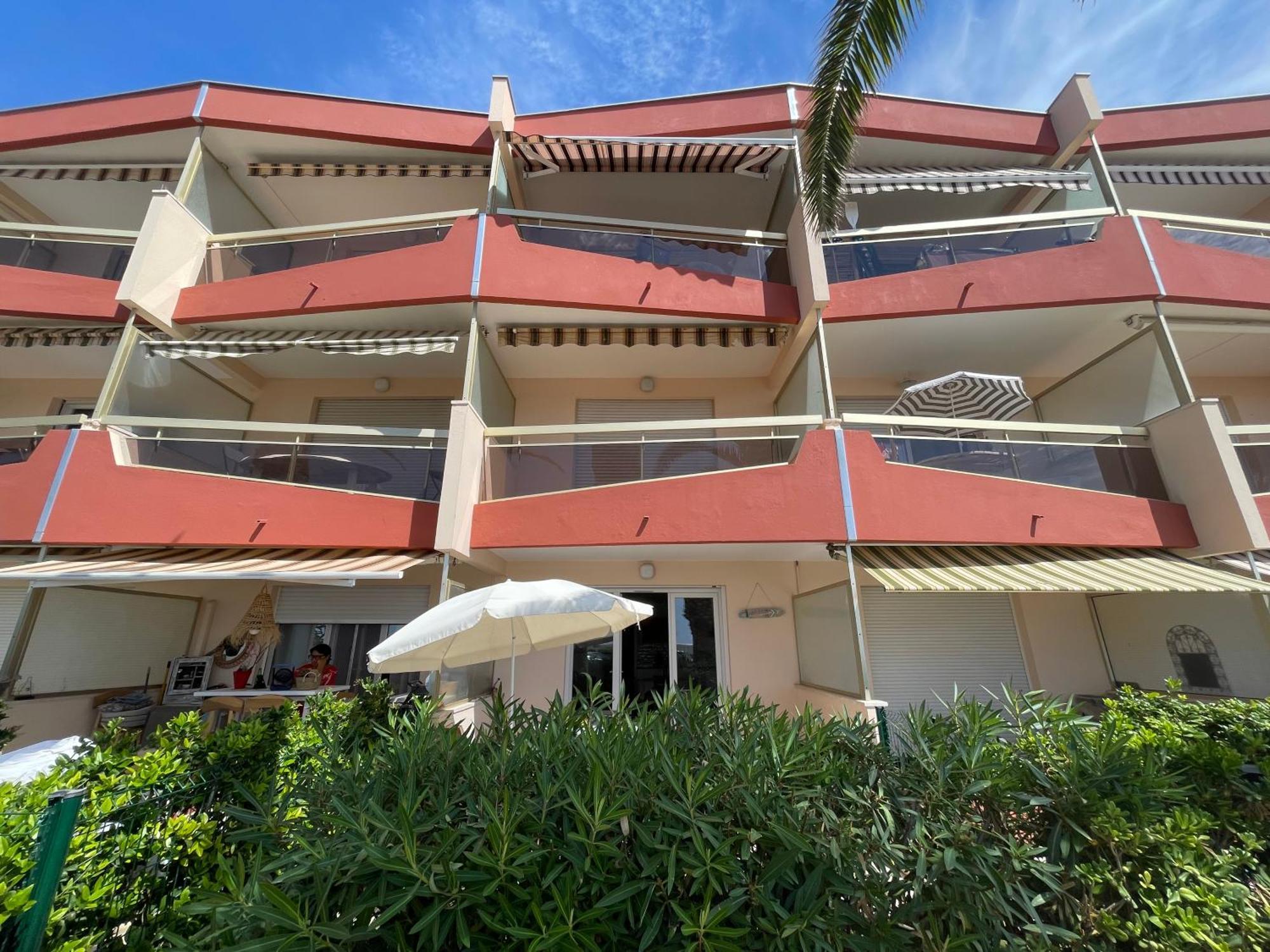"Les Palmiers" Studio Spacieux Vue Mer Terrasse & Parking Saint-Cyr-sur-Mer Exterior photo